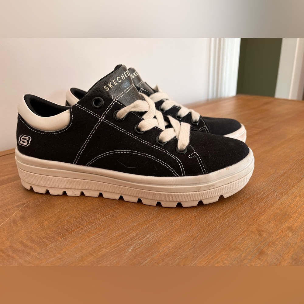 Sketchers Us 7.5 With Memory Foam - image 3